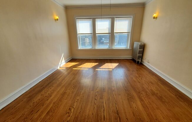 3054 W IRVING PARK RD