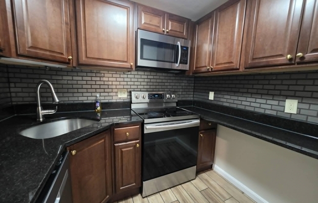 2 beds, 2 baths, 861 sqft, $2,450, Unit 407