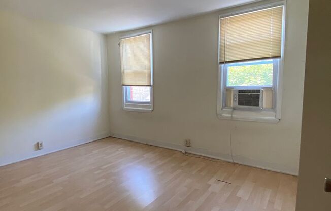 2 beds, 1 bath, $1,200