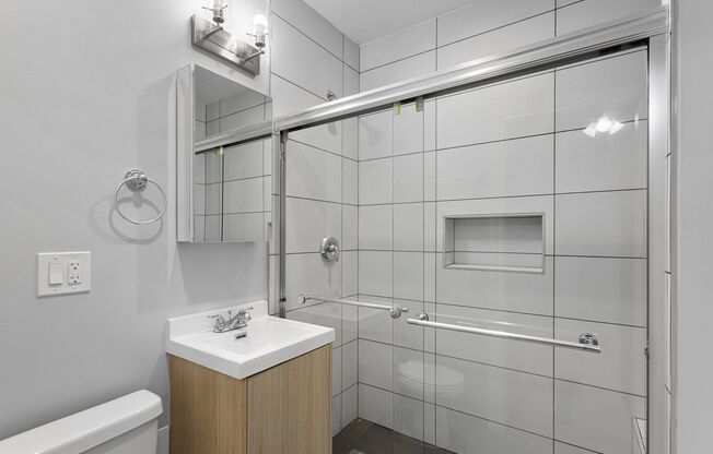 2 beds, 1 bath, 561 sqft, $2,100, Unit 1635-2N