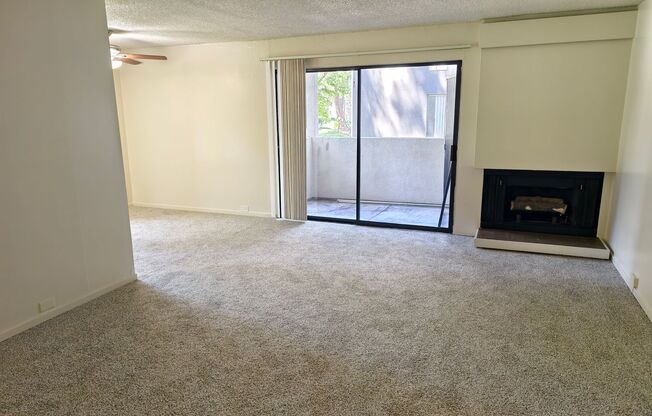 2 beds, 1 bath, 923 sqft, $1,855, Unit 140126