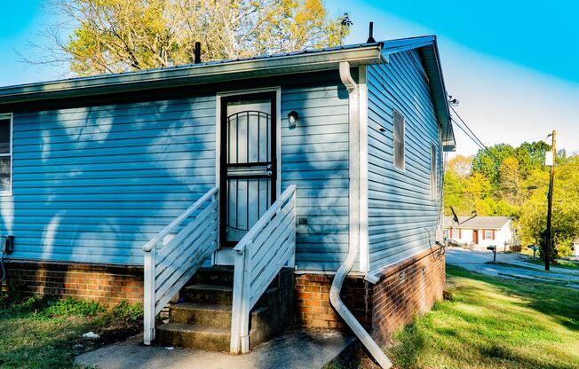 2 Bdr, 1 Bath, 1 Story Duplex (Left Side)