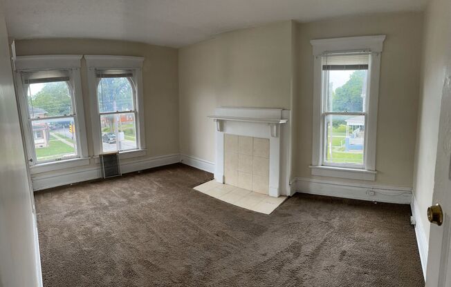 4 beds, 1 bath, $2,400, Unit UNIT 1638