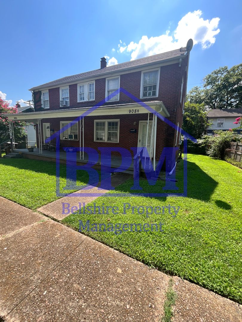 Freshly Renovated 3 Bed, 1 Bath Duplex – Great Berry St Location!