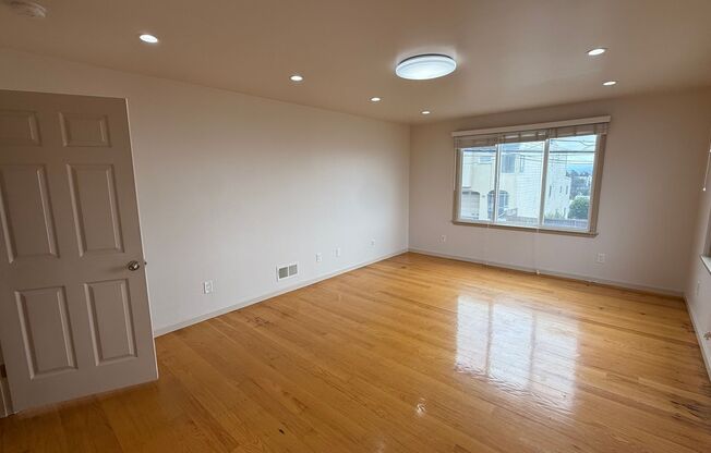 Epic REA - Great View Home, 4 BR+Bonus Room/2 BA w/Parking