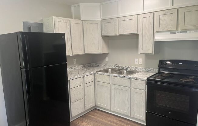 2 beds, 1 bath, 720 sqft, $925