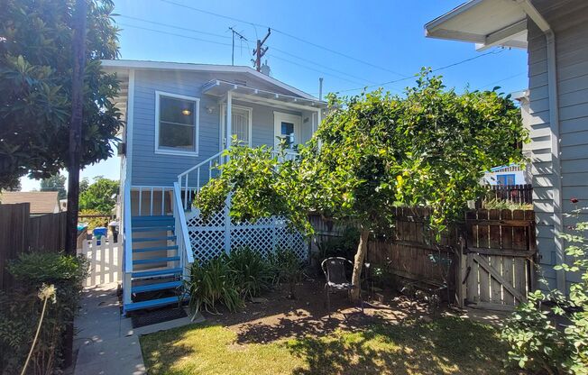 1 Bed 1 Bath Upstairs Back House Available Now!