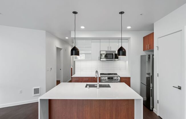2 beds, 2 baths, 906 sqft, $3,495, Unit 401