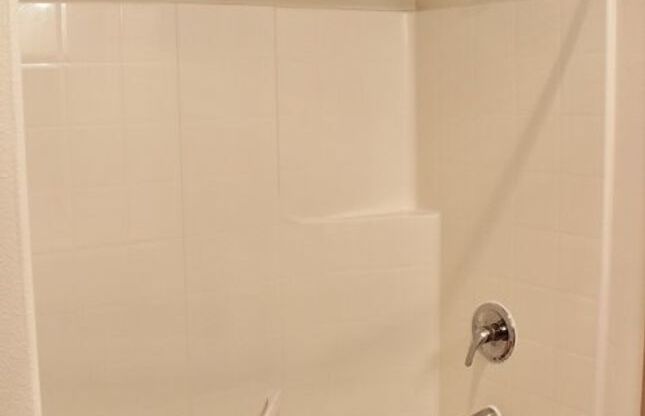 3 beds, 2 baths, 1,075 sqft, $1,750, Unit 309