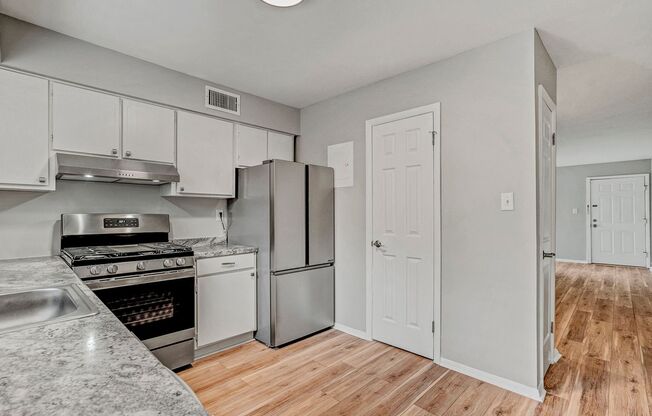 2 Bed 1.5 bath Condo - Close to UNC!  Beautifully Renovated! $500 off first month's rent!