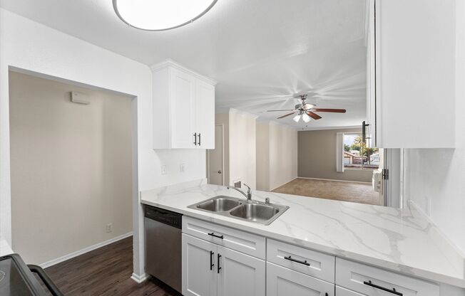 2 beds, 1 bath, 876 sqft, $2,695, Unit E107