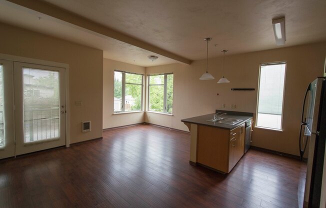 3 beds, 2 baths, 1,322 sqft, $3,240, Unit 01