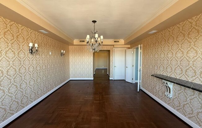 3 beds, 2 baths, 1,952 sqft, $3,200, Unit Royal York 916