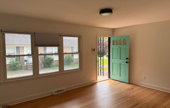 Charming Duplex At 1508 Woodhill