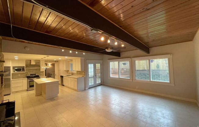 Remodeled 4bed / 3 bath House in Des Moines