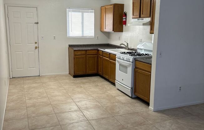 2 beds, 1 bath, $1,000, Unit 74029 Cactus Unit A