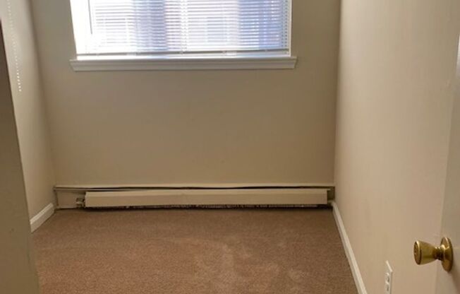 1 bed, 1 bath, 725 sqft, $1,270, Unit E10