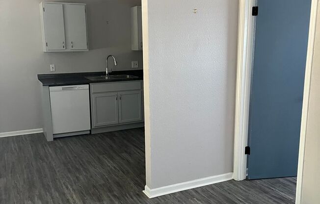 1 bed, 1 bath, 650 sqft, $695, Unit B1