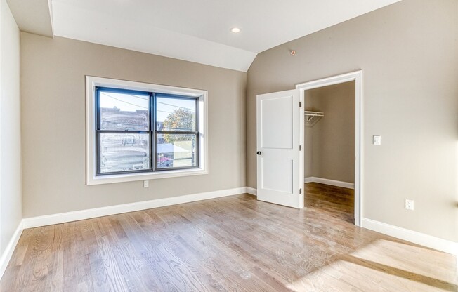 78 ROSLYN RD