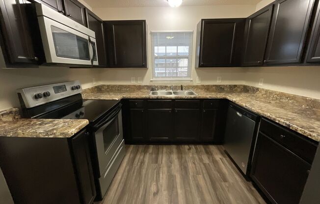 2 beds, 2 baths, 1,131 sqft, $1,425, Unit 2796-6