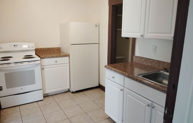 2 beds, 1 bath, $1,600