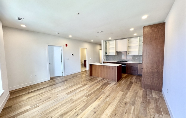 566 COLUMBUS AVE