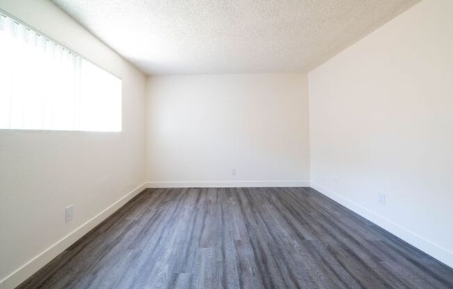 3 beds, 2 baths, 1,200 sqft, $2,900, Unit 633-35