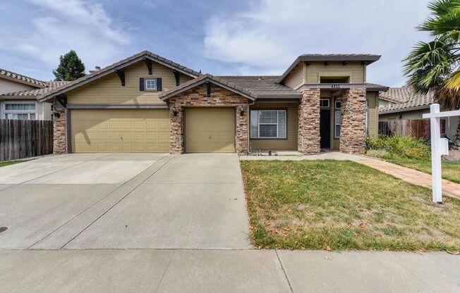 Spectacular 4/2 Elk Grove w/Salt Water Pool!  (PLEASE READ AD FOR SHOWING REQUIREMENTS)!