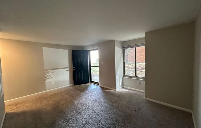 2 beds, 1 bath, 1,187 sqft, $999