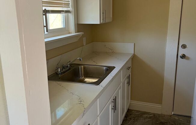 Studio, 1 bath, 400 sqft, $1,195, Unit Unit #09