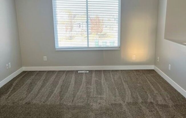 Deposit Moves You In! 4 Bed 1.5 Bath Duplex for Rent in Tooele