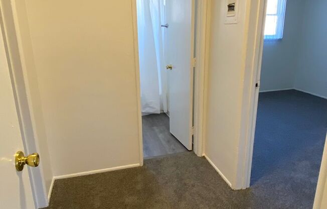 2 beds, 1 bath, 702 sqft, $2,350, Unit B18