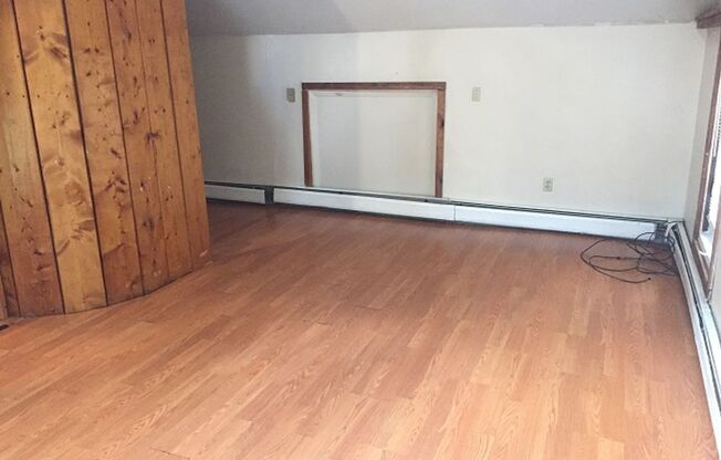 1 bed, 1 bath, $850, Unit C