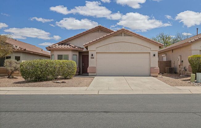 Awesome 4 Bedroom Home with Pool in Continental Reserve
