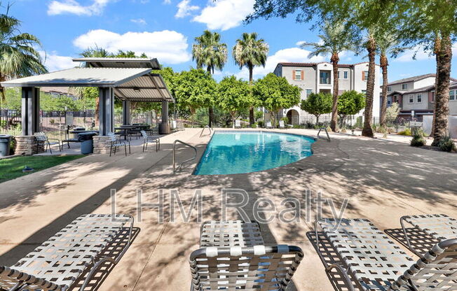 2210 E HUNTINGTON DR