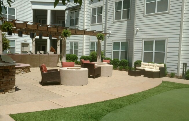 Studio, 1 bath, 853 sqft, $1,635, Unit 214