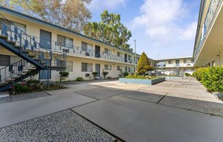 731 N Azusa Ave