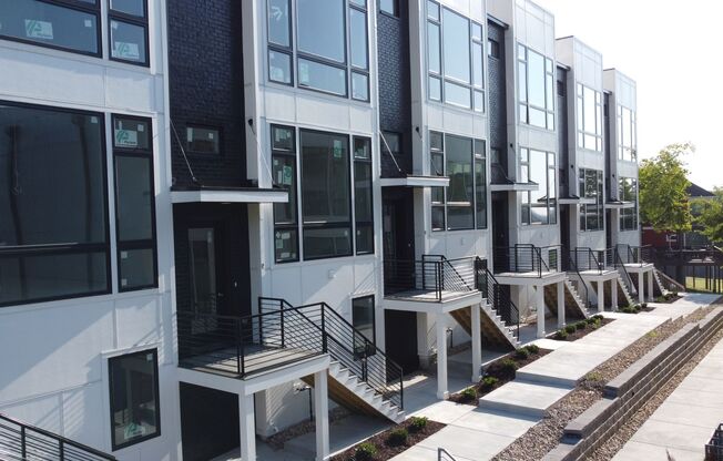 3 beds, 3.5 baths, $3,000, Unit Unit 12