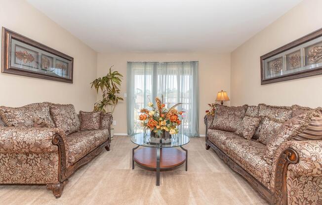 1 bed, 1 bath, 745 sqft, $895