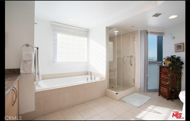 2 beds, 2 baths, 1,602 sqft, $7,200, Unit 1605