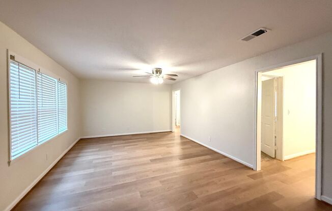 Gorgeous and spacious 4/2/2 on almost an acre in Angleton