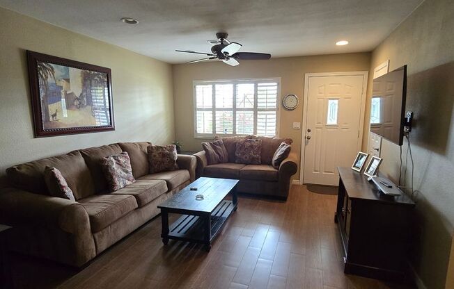 2 Bedroom, 2 Bath Furnished Home!