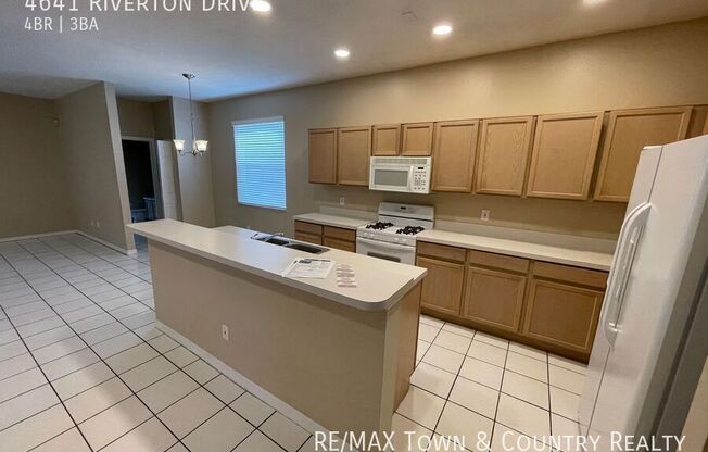 4641 RIVERTON DR
