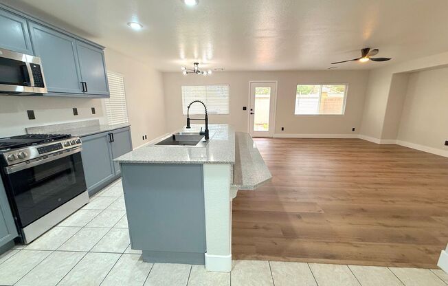 VERY NICE 3bed/2.5ba house in Rhodes Ranch!