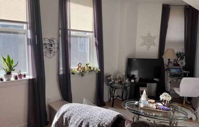 1 bed, 1 bath, 600 sqft, $1,299, Unit 413