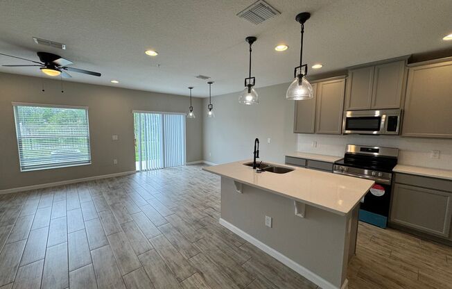 3 BD/2.5 BA Home, Modern Elegance Meets Everyday Comfort – Your Sanctuary Awaits