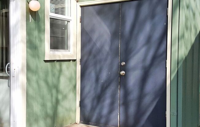 2 beds, 1.5 baths, 896 sqft, $1,495, Unit 660 LaSalle Street #1