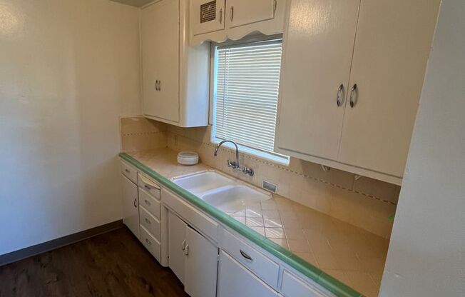 1 bed, 1 bath, 616 sqft, $900, Unit 1