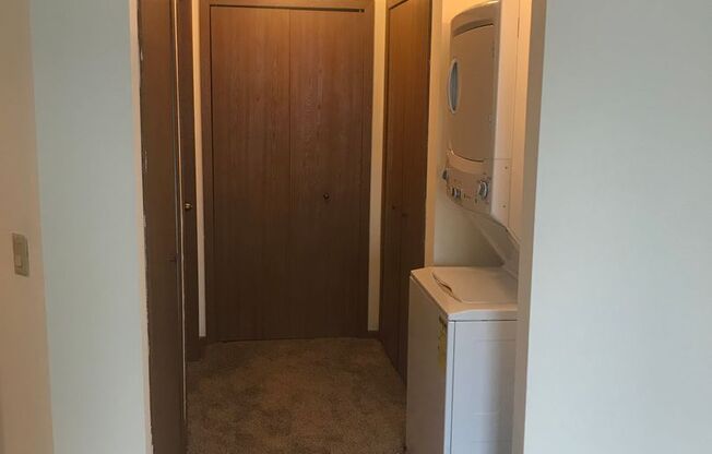 3 beds, 1 bath, 1,040 sqft, $1,695, Unit 3164-303