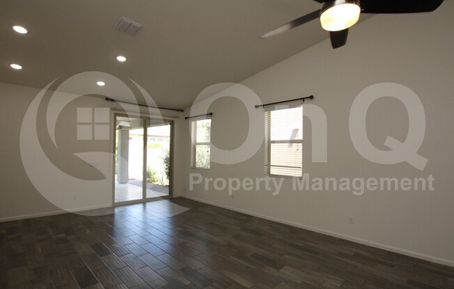 5420 W DESERT HOLW DR